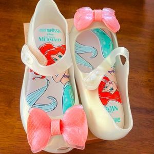 BNIB Mini Melissa Disney Little Mermaid Ultragirl in golden/coral size 12